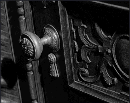 doorknobhaunting2_zpsafb29822
