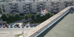 Pavel-Kashin-freerunner-pictured-right-before-a-16-story-fall.