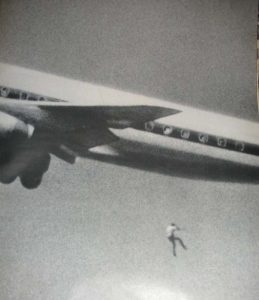 Keith-Sapsford-falls-from-the-wheel-well-of-a-plane-in-1970.