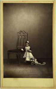 Lucia-Zarate-the-smallest-person-who-ever-lived.-In-this-picture-she-is-18-years-of-age-and-only-weighs-4-pounds.-600x959