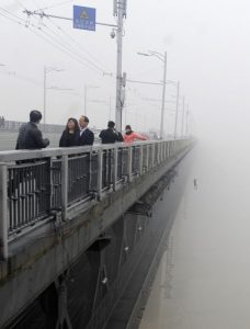 Unknown-woman-jumps-off-bridge-in-China.-600x789