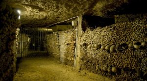 les_catacombes_de_paris-726x400
