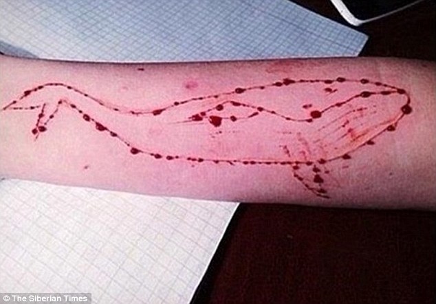 Blue Whale in die Haut ritzen