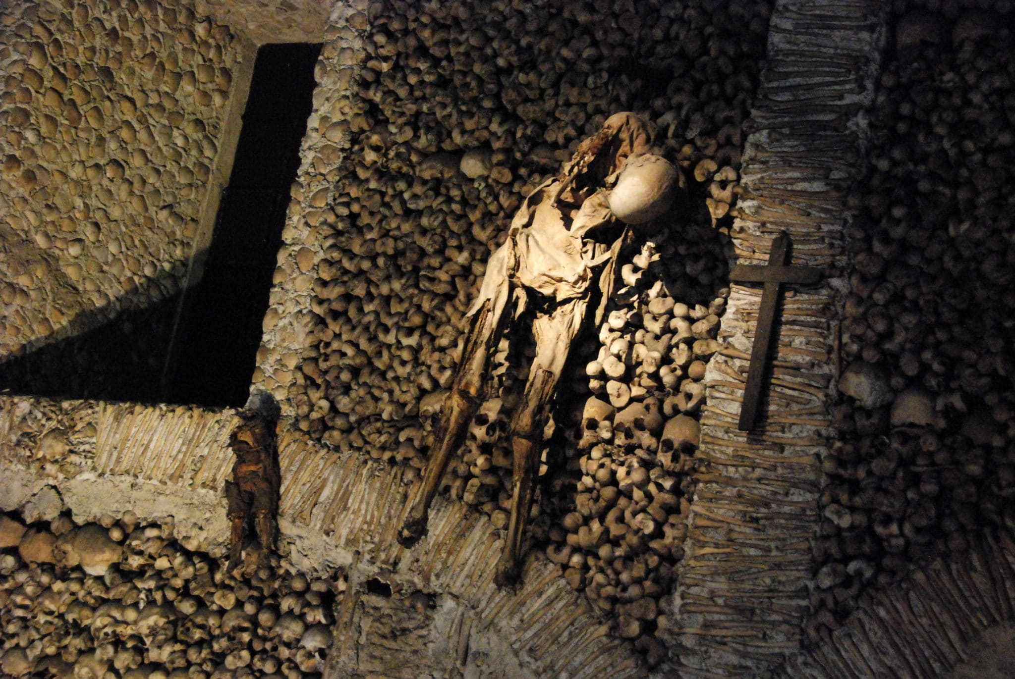 Die gruseligsten und Orte der Welt Capela dos Ossos Horror-Fakten